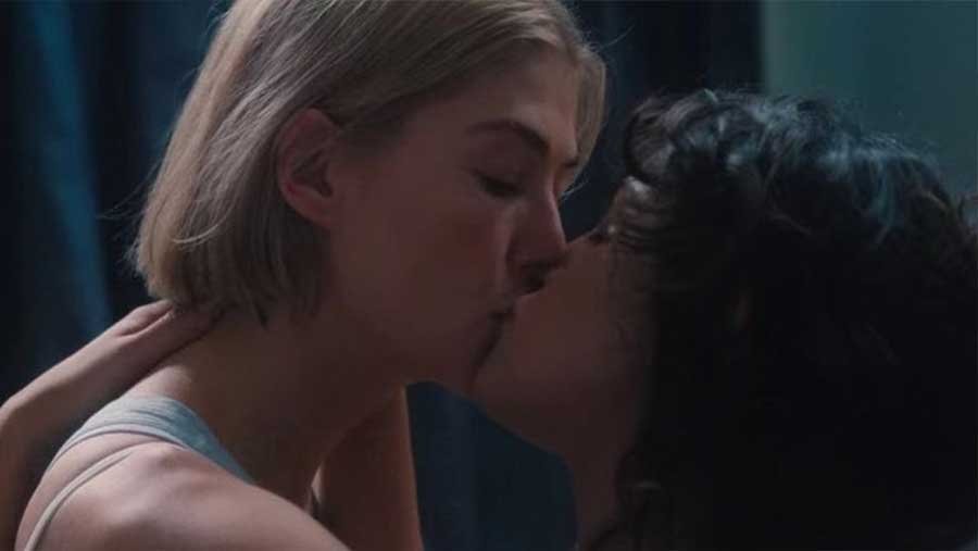 I Care a Lot film lesbien sur Netflix avec Rosamund Pike et Eiza Gonzalez
