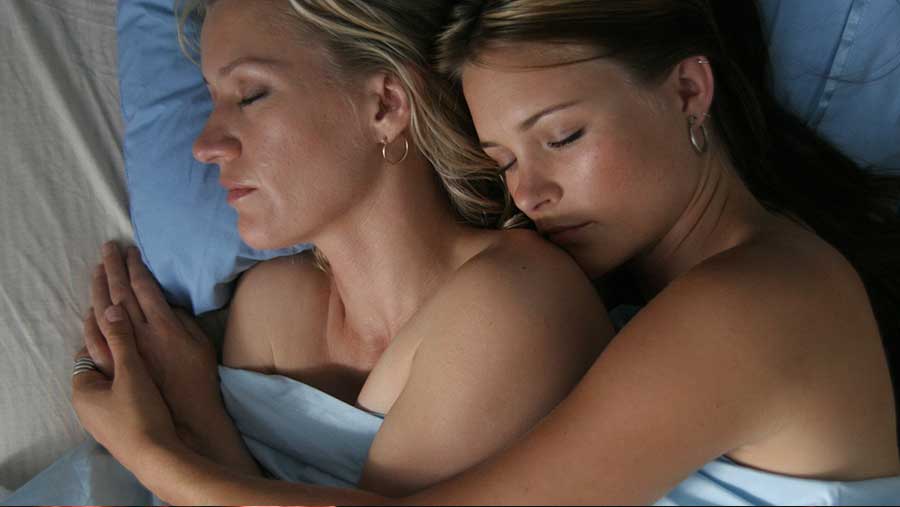 scène du film Loving Annabelle 2006 drame romantique lesbien sur un amour interdit