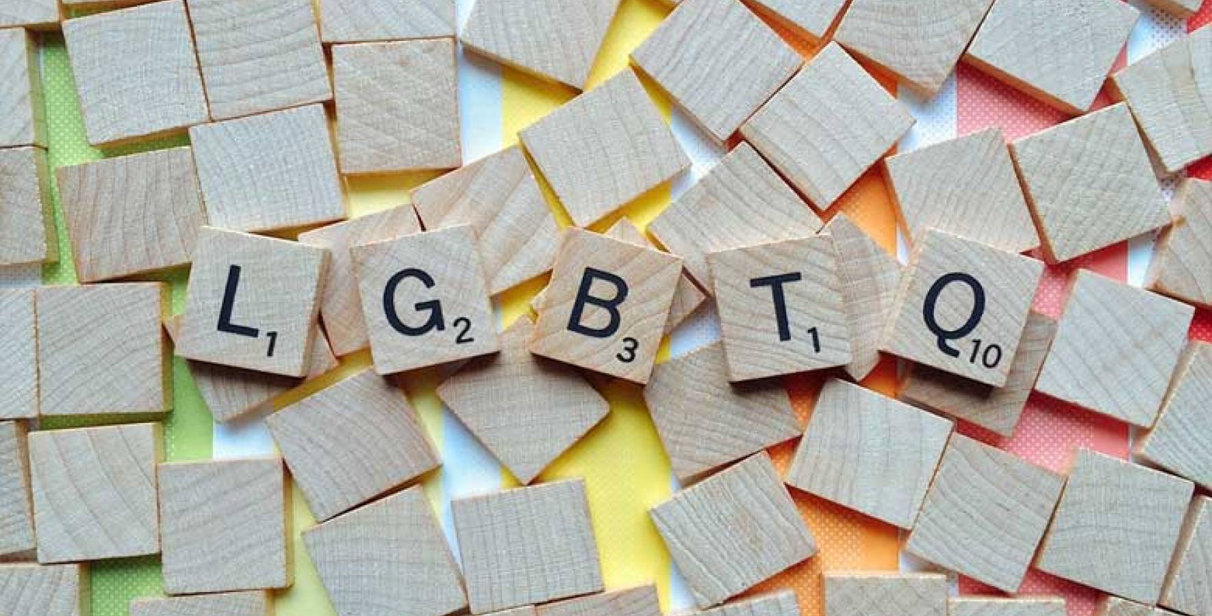 Quelle est la signification de LGBTQ+ ?