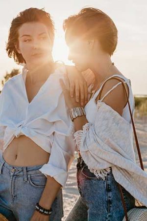 Couples lesbiens emblématiques de la fiction : les préférés des lectrices