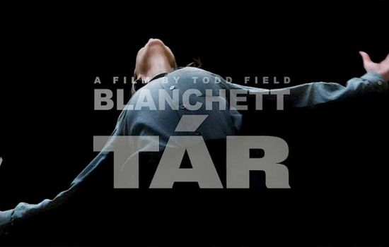 Cate Blanchett dans le film Tár incarnant Lydia Tár cheffe d’orchestre lesbienne