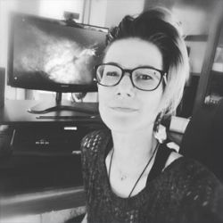 Kyrian Malone, éditrice lesbienne et écrivaine LGBT