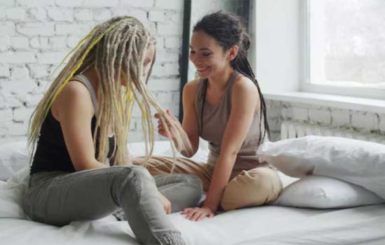 Faire son coming out lesbien après 30 ou 40 ans - témoignages de 9 femmes qui ont accepté leur homosexualité à l'âge adulte