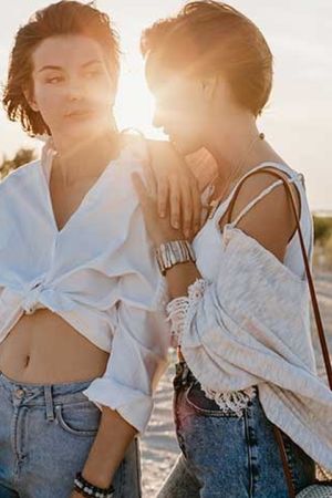 Couples lesbiens emblématiques de la fiction : les préférés des lectrices