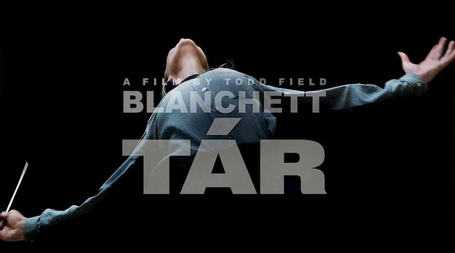 Cate Blanchett dans le film Tár incarnant Lydia Tár cheffe d’orchestre lesbienne